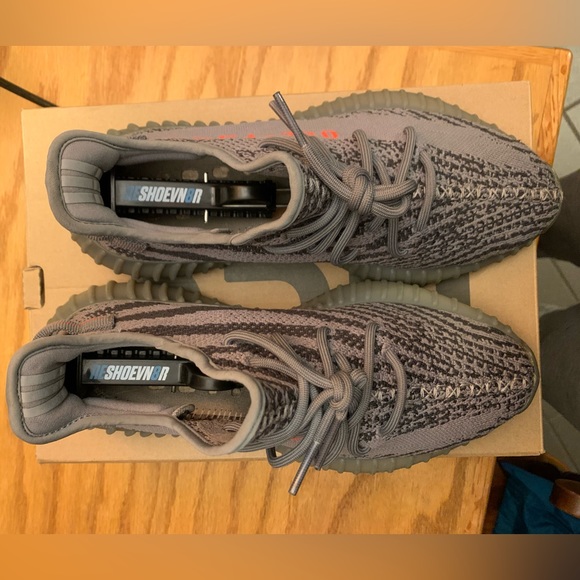 Photos use no filters. 100% authentic Yeezy 350v2 ‘beluga 2.0’ purchase off GOAT - Picture 2 of 8